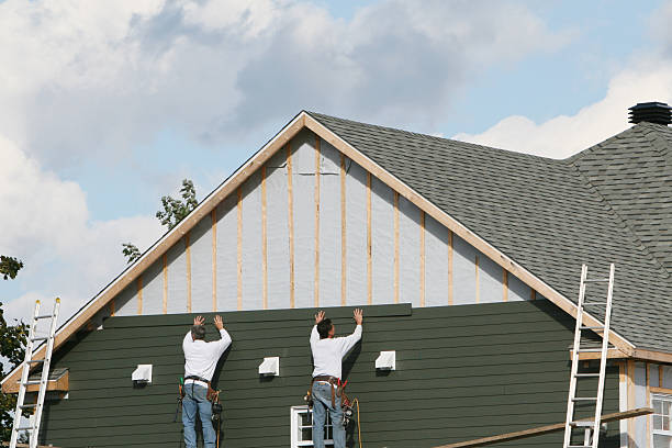 Professional Siding technician working in Collinsville, IL